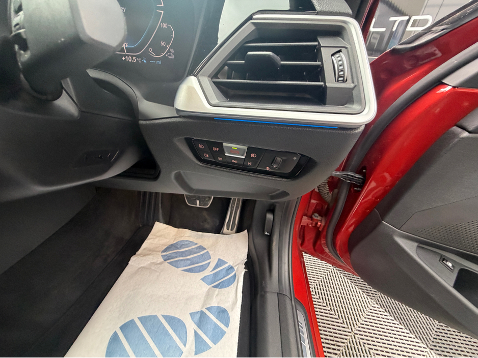 2020 BMW 3 Series - image 27