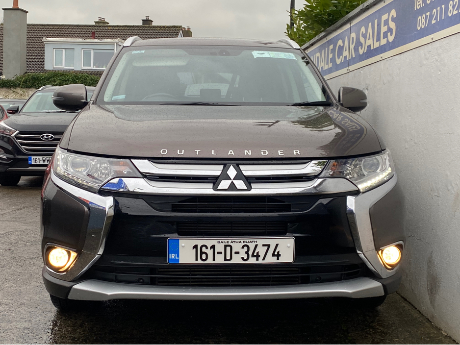 2016 Mitsubishi Outlander 2.3 DSL  4WD 6 SPEED 7 SEATER  TINY  KMS  FULL  SERVICE HISTORY €15,950