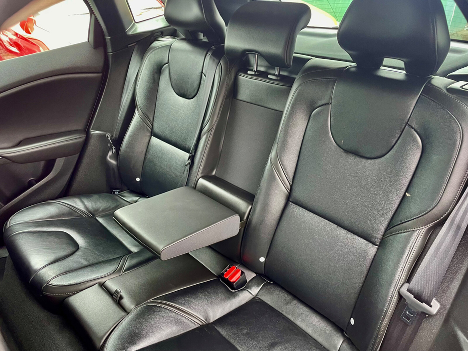 2016 Volvo V40 - image 22