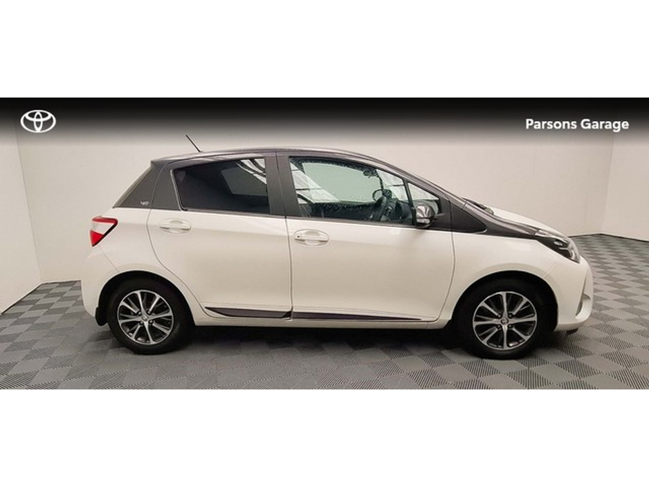 2020 Toyota Yaris - image 3