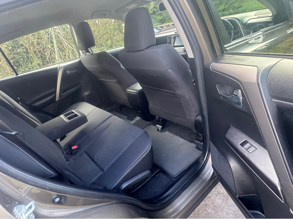 2016 Toyota Rav4 - image 8