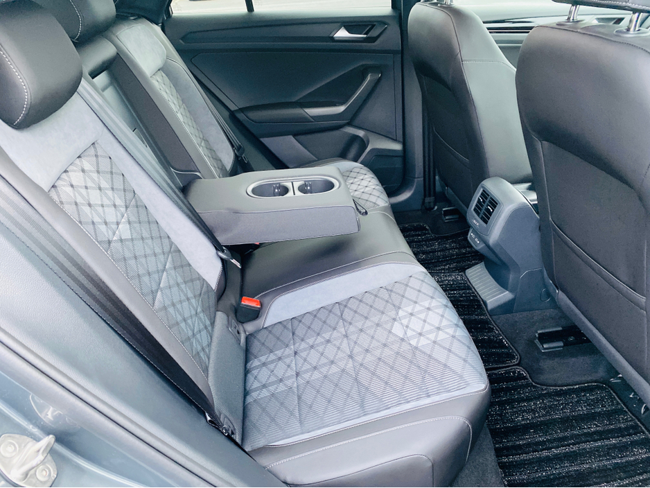 2023 Volkswagen T-Roc - image 25