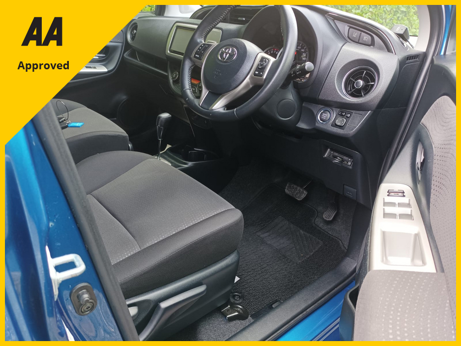 2016 Toyota Yaris ULTIMATE 1.3  PETROL AUTOMATIC LOW MILEAGE HIGH SPEC MULTIFUNCTION STEERING WHEEL ALLOY WHEELS LED HEADLIGHTS FACTORY IMMOBILISER PROXIMITY KEYS 2 FACTORY REMOTE KEYS 2 YEARS NCT 1 YEAR ROAD TAX €12,995