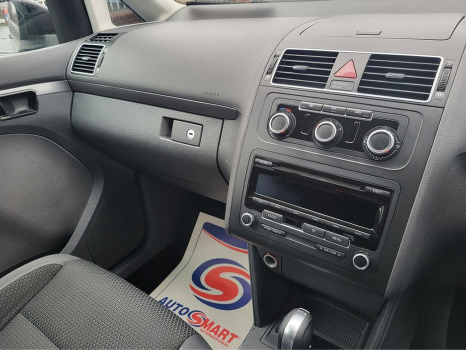 2014 Volkswagen Touran - image 21