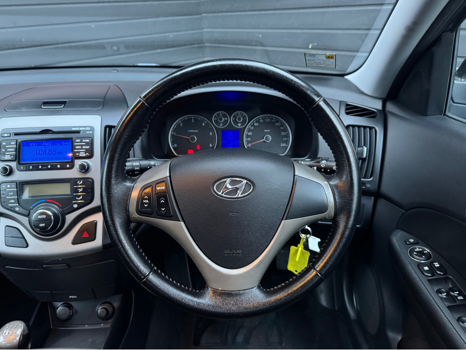 2010 Hyundai i30 - image 10