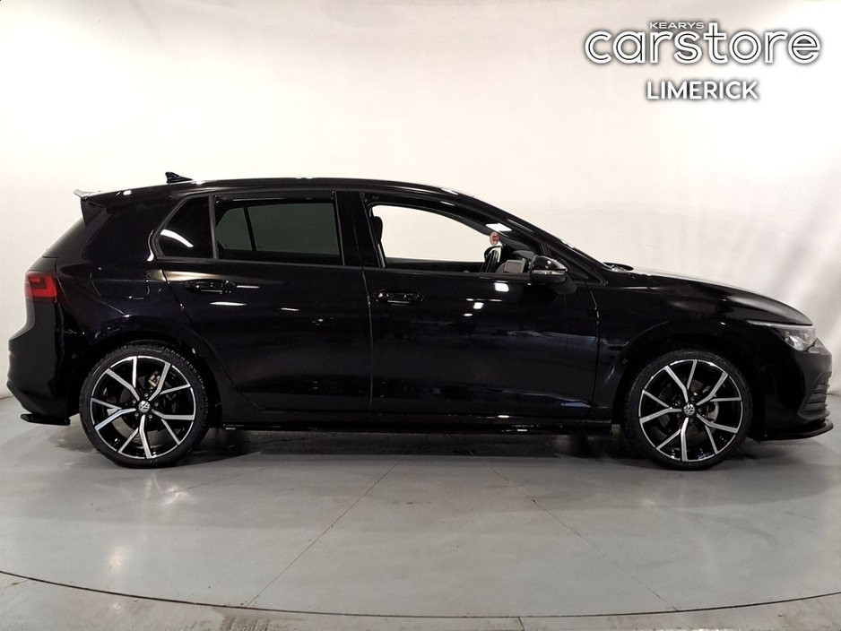 2022 Volkswagen Golf - image 2