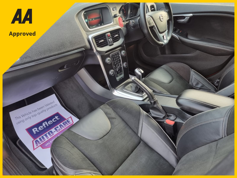 2016 Volvo V40 - image 15