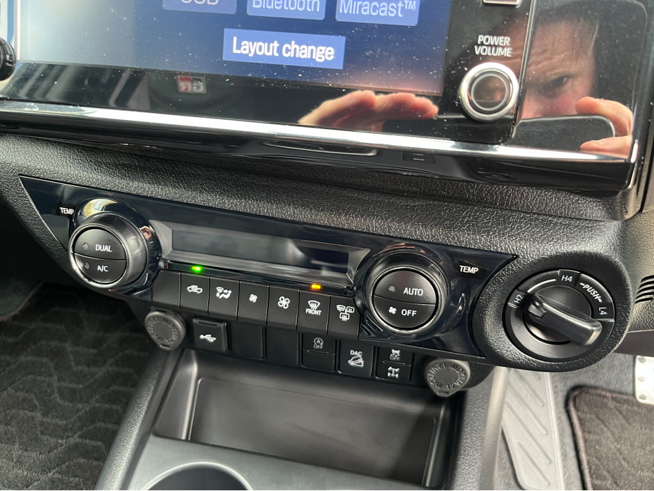 2024 Toyota Hilux - image 17