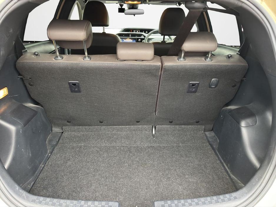 2019 Toyota Aqua CROSSOVER €14,888