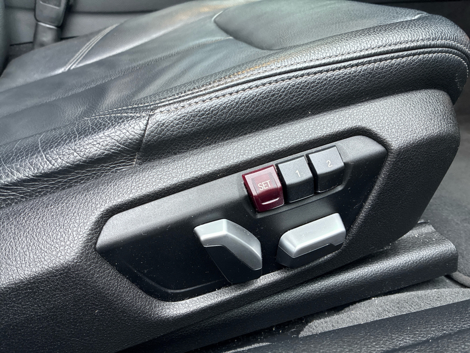 2016 BMW 3 Series - image 13