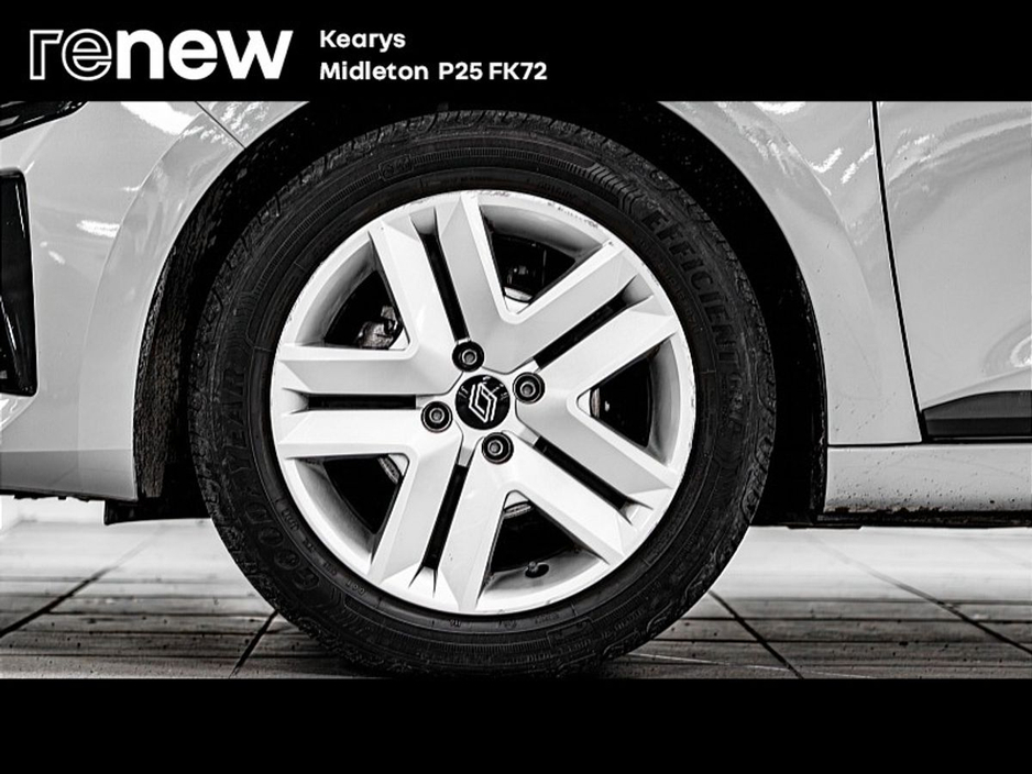 2025 Renault Clio - image 9