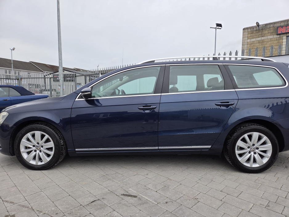 2011 Volkswagen Passat - image 6