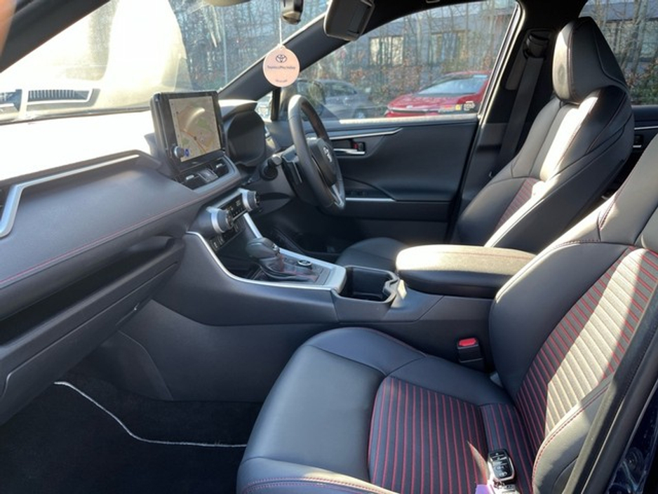 2025 Toyota Rav4 - image 6