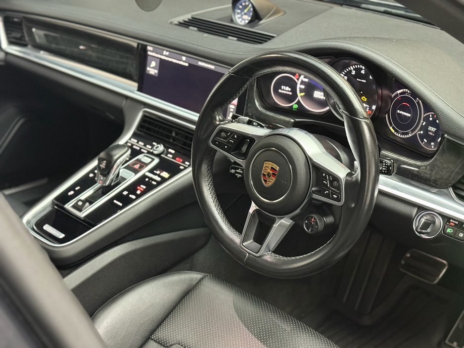 2019 Porsche Panamera - image 15