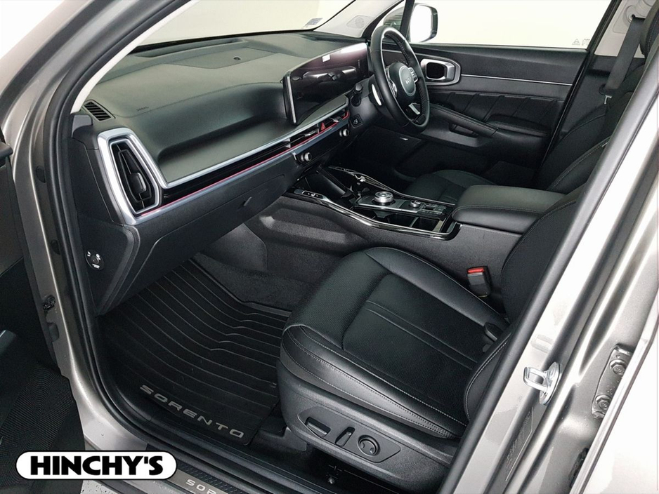 2025 Kia Sorento - image 4