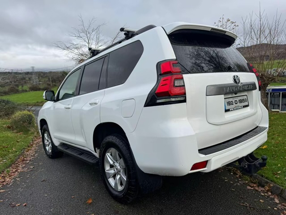 2019 Toyota Landcruiser - image 2
