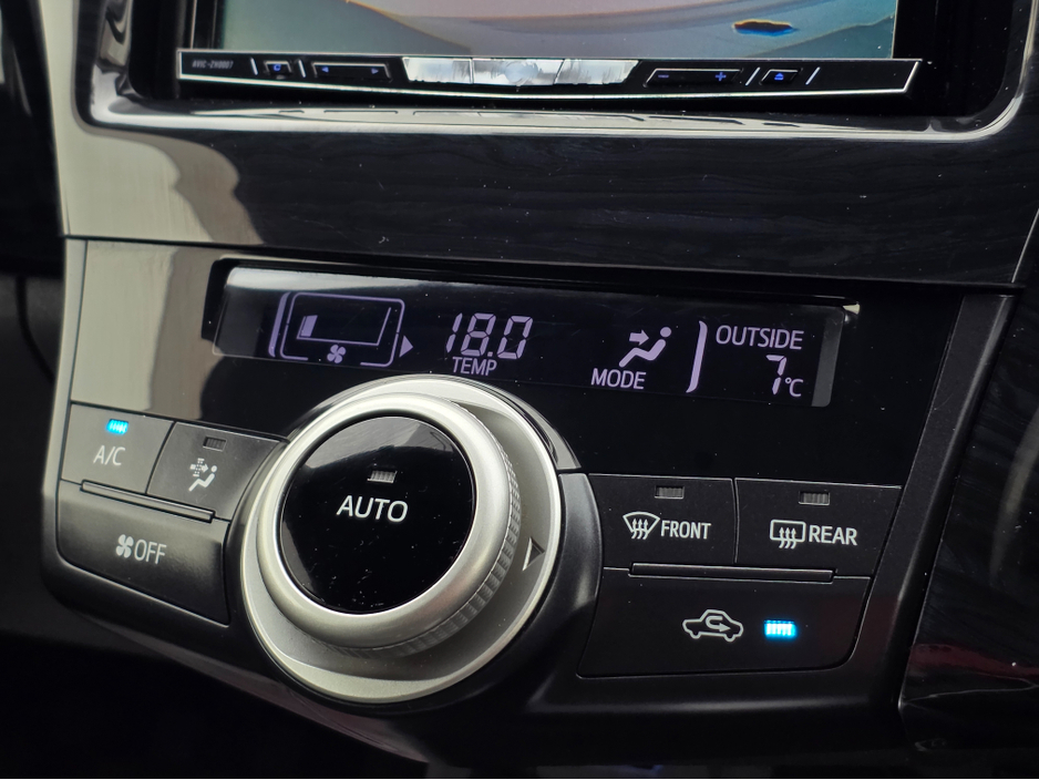 2014 Toyota Prius Alpha (7 Seater) - SELF CHARGING HYBRID -ALLOYS - REVERSE CAMERA - SIMI DEALER - LOW ROAD TAX BAND €14,450