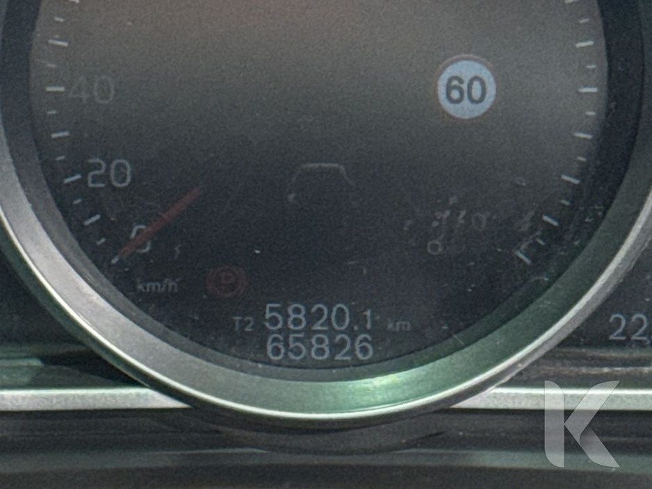 2018 Volvo V40 - image 23