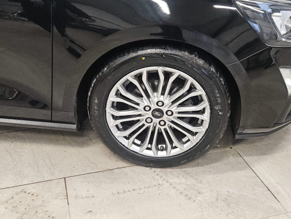 2019 Ford Focus - image 5