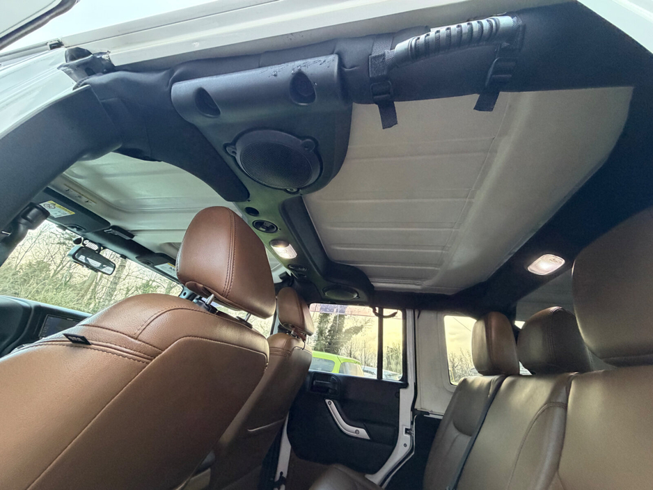 2014 Jeep Wrangler - image 22