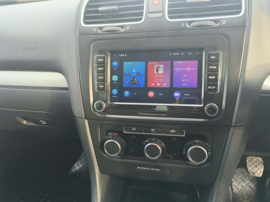 2011 Volkswagen Golf - image 11