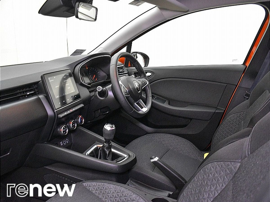 2020 Renault Clio - image 5