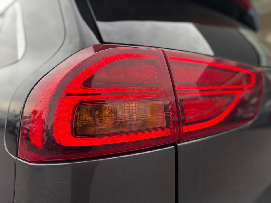 2020 Kia Niro - image 11