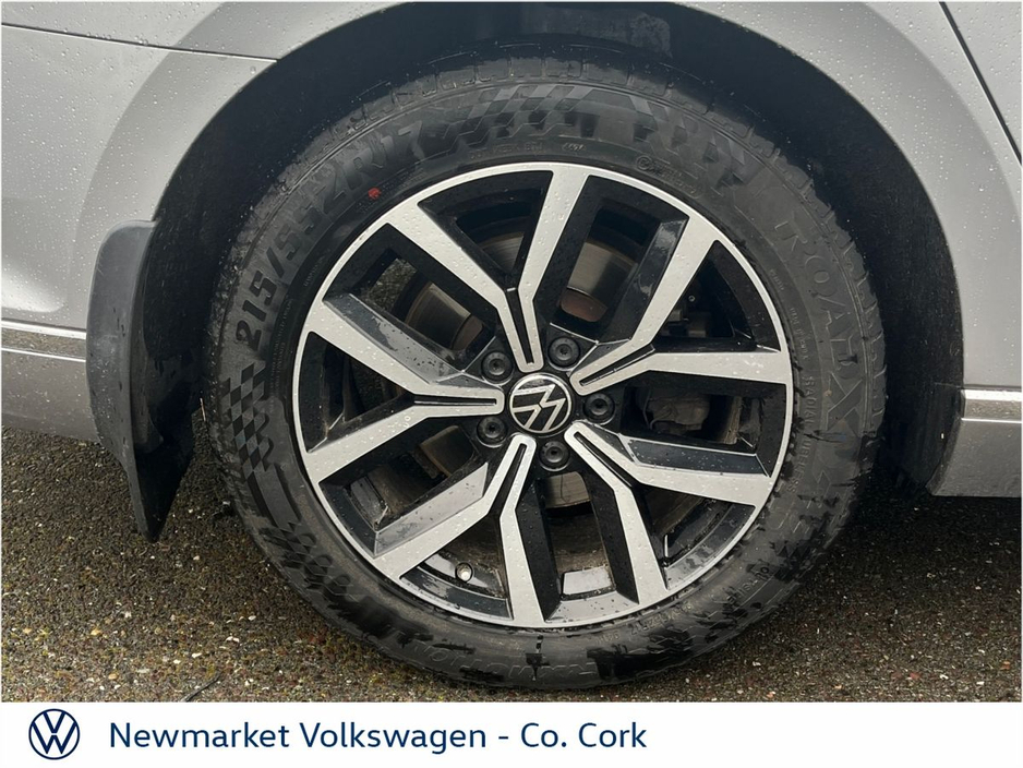 2021 Volkswagen Passat - image 9