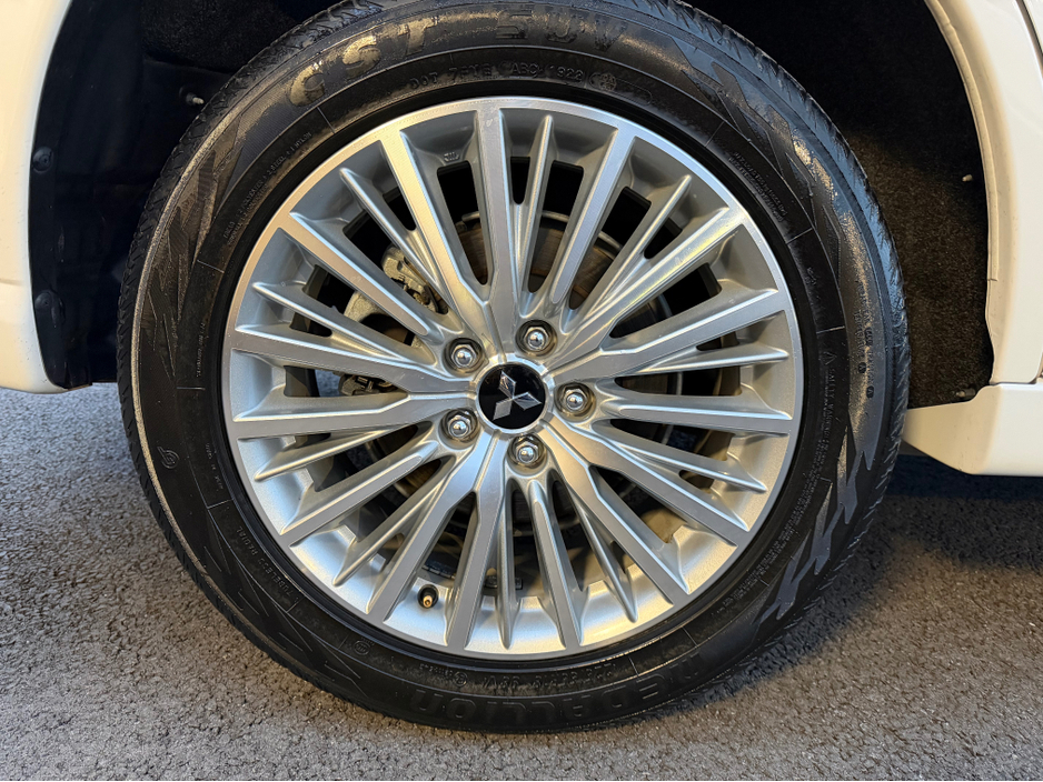 2020 Mitsubishi Outlander - image 20