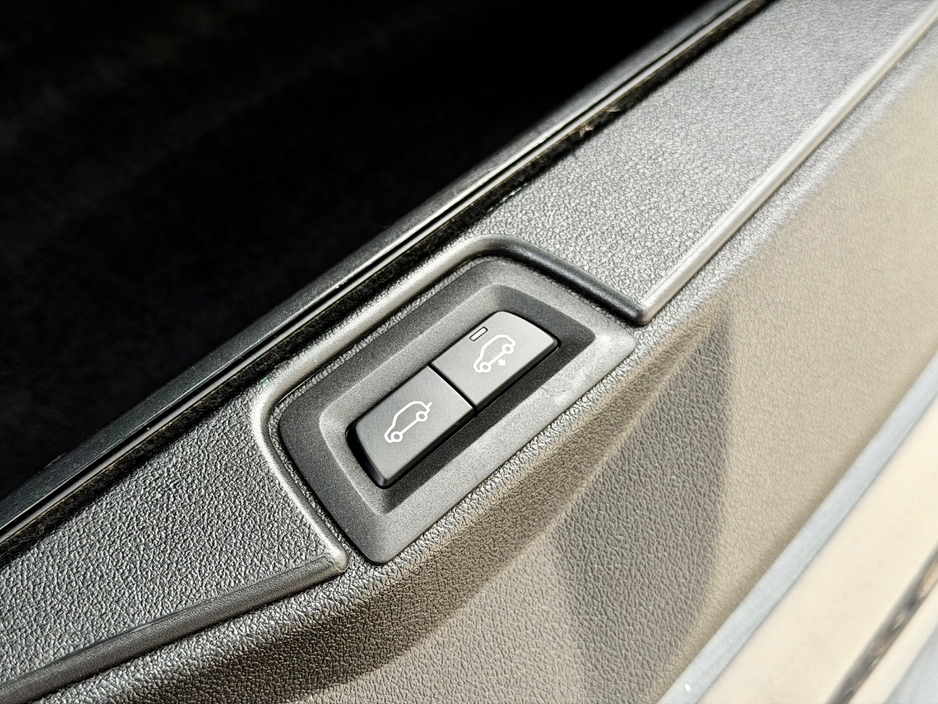 2020 BMW X5 - image 12