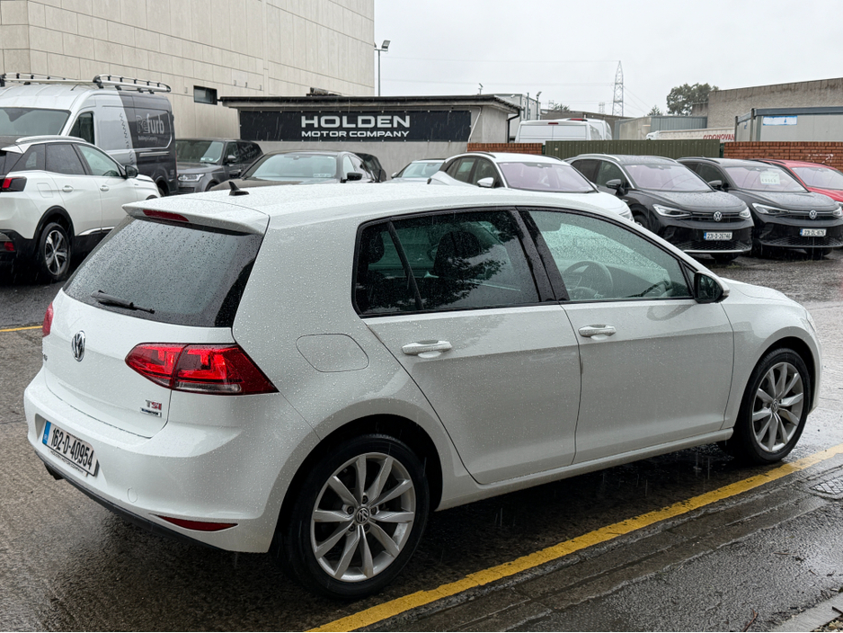 2016 Volkswagen Golf - image 8