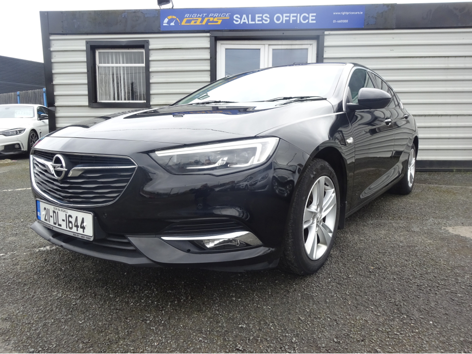 2021 Opel Insignia - image 3