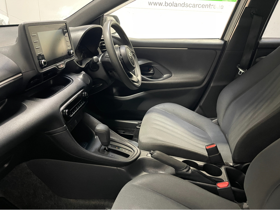 2020 Toyota Yaris - image 5