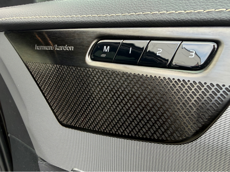 2022 Volvo XC90 - image 10
