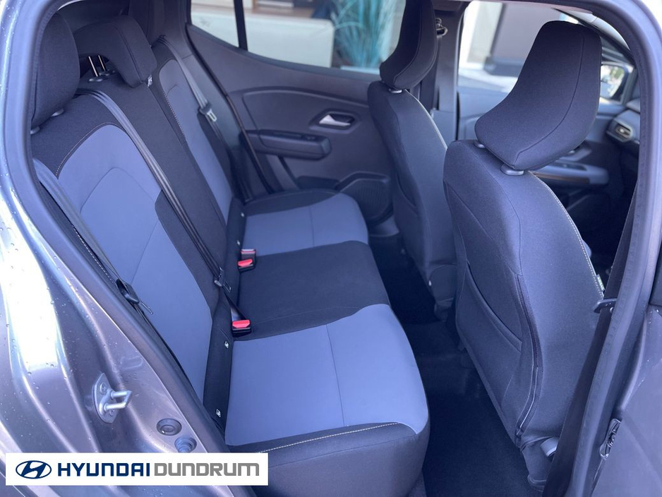 2025 Dacia Sandero - image 8