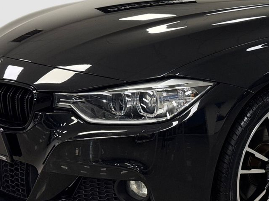 2015 BMW 3 Series - image 9