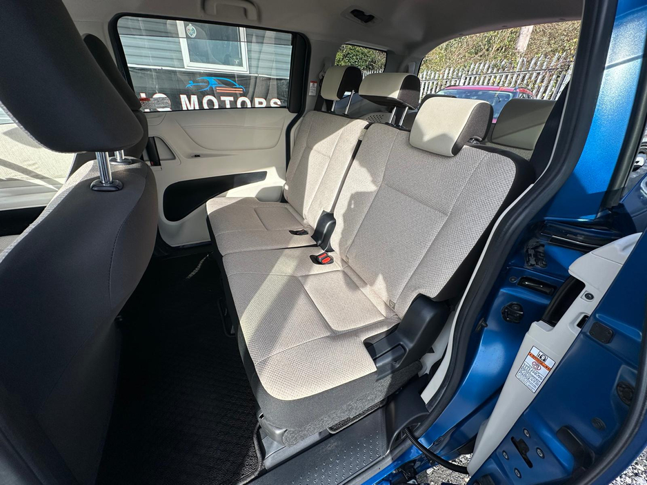 2016 Toyota Sienta 1.5 Petrol Hybrid Petrol 7 Seater Fresh Import €12,995