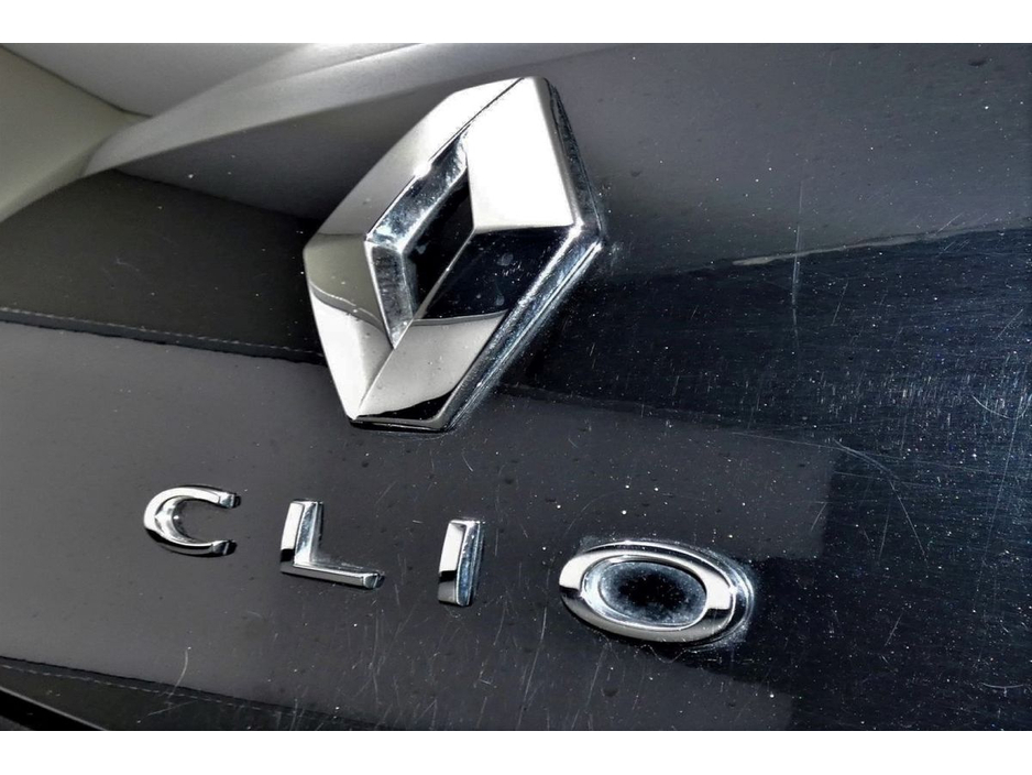 2022 Renault Clio - image 29