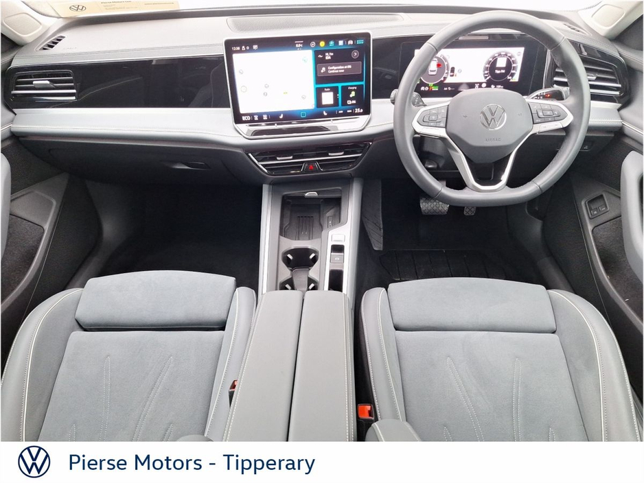 2025 Volkswagen Passat - image 4