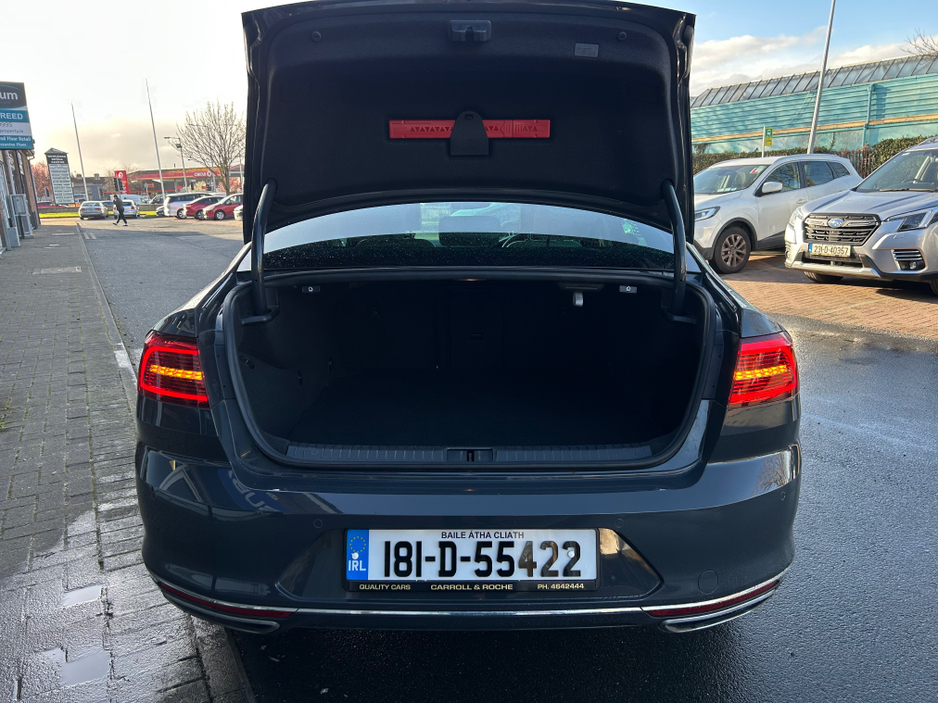 2018 Volkswagen Passat - image 14