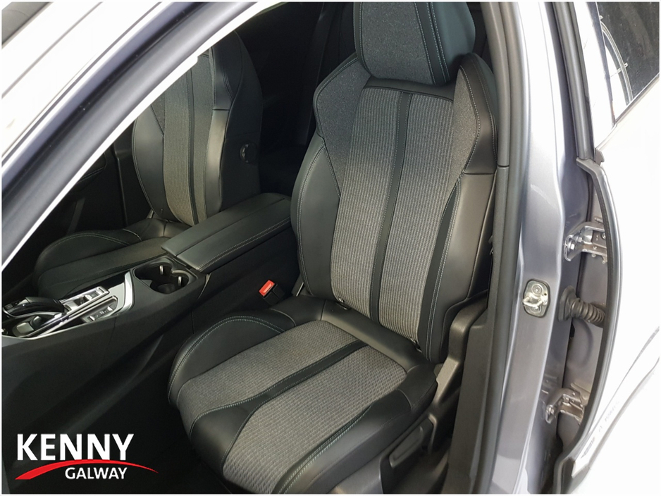 2022 Peugeot 3008 - image 11