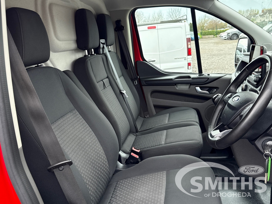 2022 Ford Transit Custom - image 4