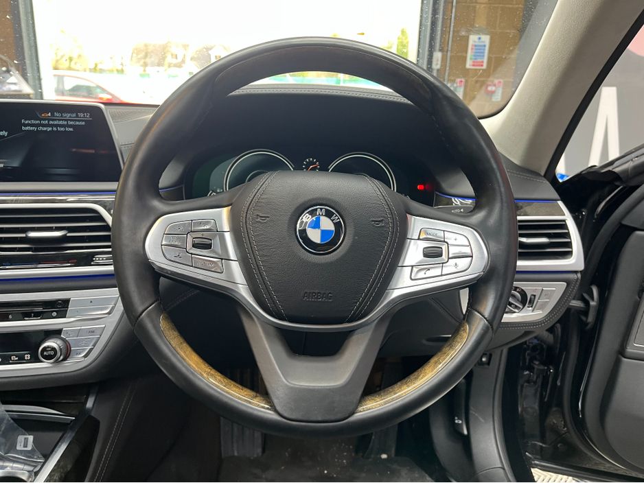 2016 BMW 7 Series - image 14