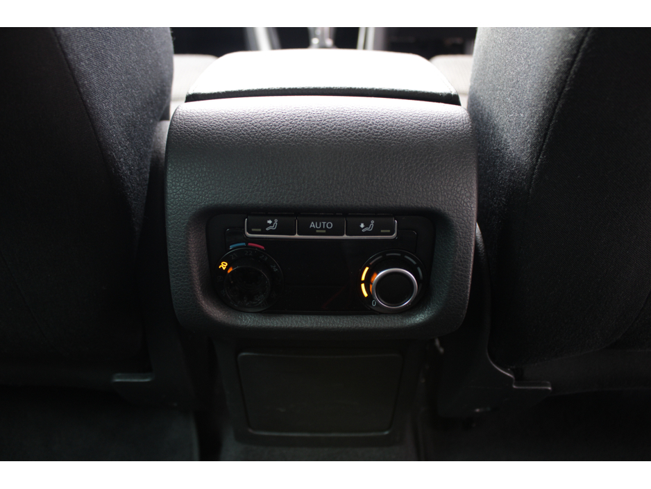 2014 Volkswagen Sharan - image 18