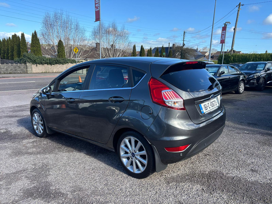 2016 Ford Fiesta - image 9