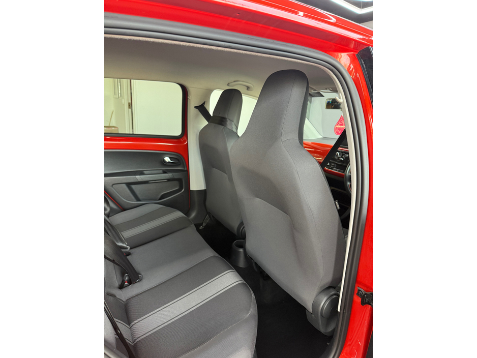2014 Volkswagen up! - image 10