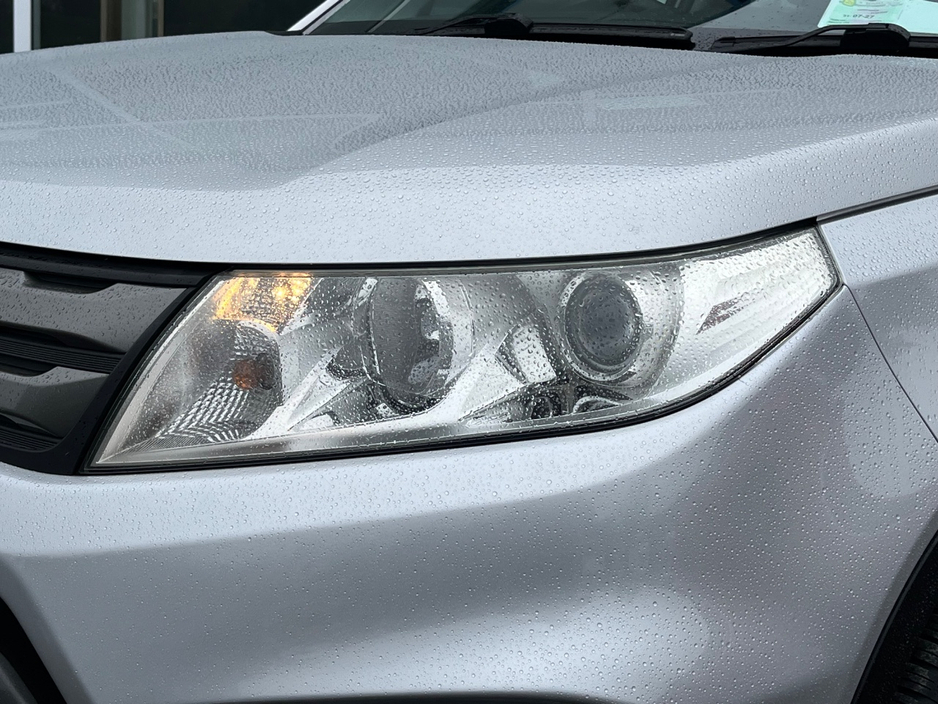 2015 Suzuki Vitara - image 3