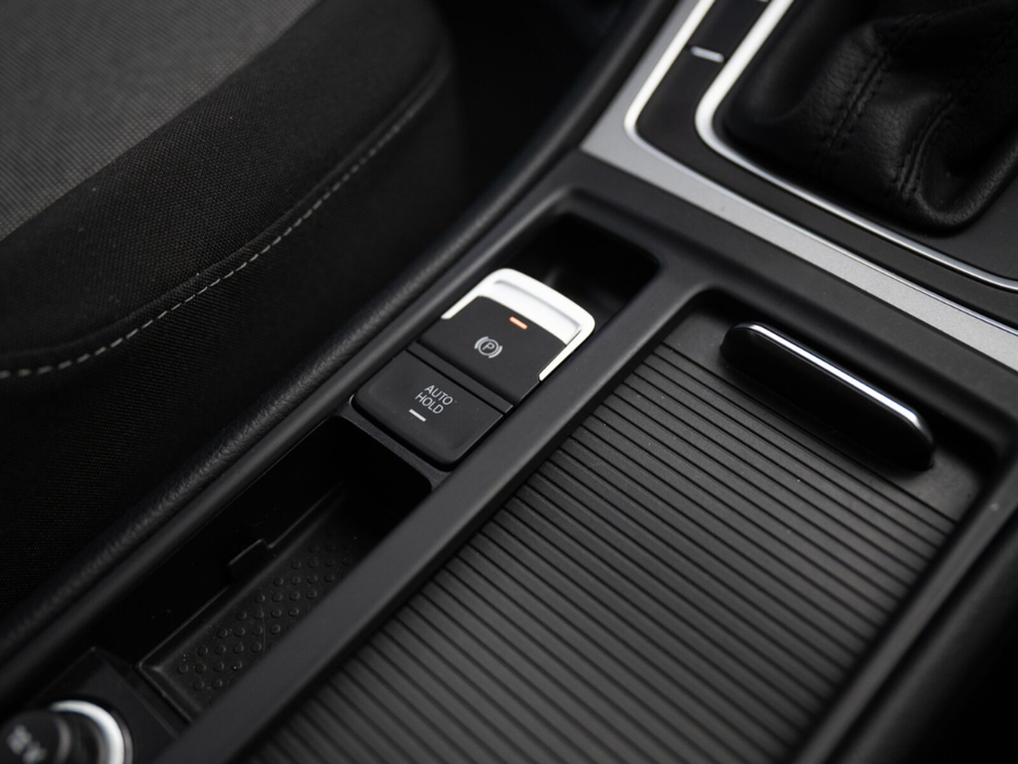 2014 Volkswagen Golf - image 18