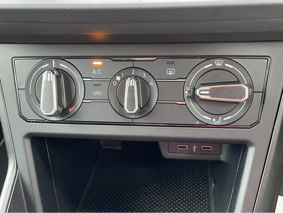 2022 Volkswagen Polo 1.0 MPI 5SPEED 80HP 5DR LOW KMS! AS NEW! €18,995