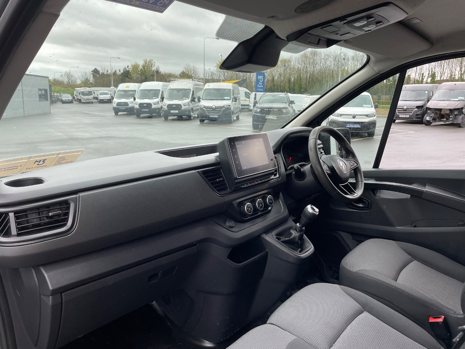 2023 Renault Trafic - image 19